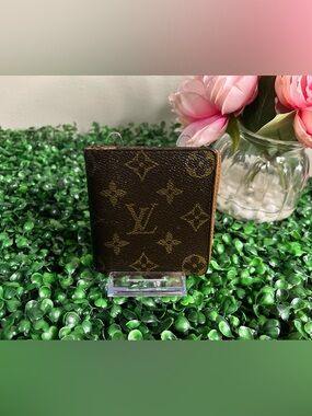 Authentic Louis Vuitton Vintage Monogram Bifold Wallet with ID Window